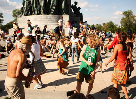 hipsters-musique-drague-5-bonnes-raisons-d-aller-a-montreal-l-ete