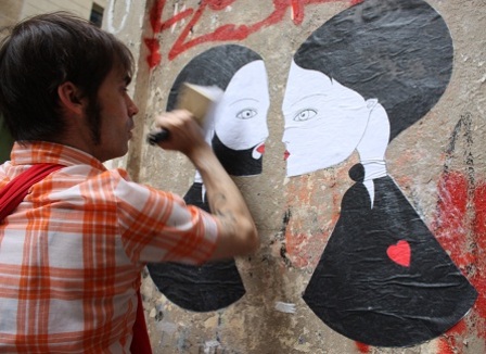 street-art-balade-dans-paris-avec-ces-artistes-qui-customisent-la-ville
