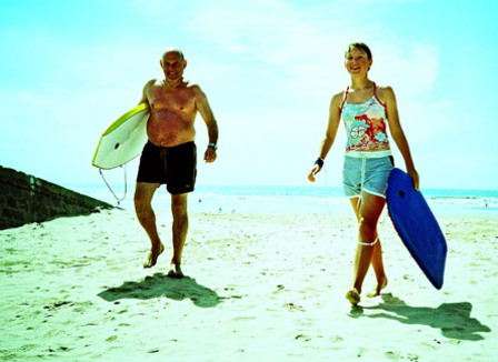 Ils ont entre 20 et 30 ans et partent en vacances avec leurs parents ils-ont-entre-20-et-30-ans-et-partent-en-vacances-avec-leurs-parents