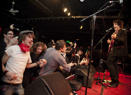 Emergenza, le tremplin qui transforme les wannabe rockstars en VRP emergenza-le-tremplin-qui-transforme-les-wannabe-rockstars-en-vrp