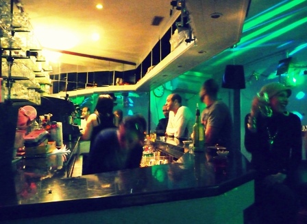 Dans_le_bar