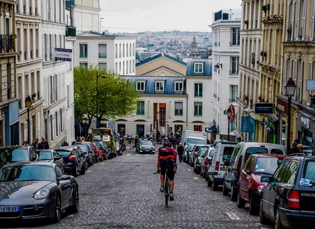 6_la_redescente_dans_les_rues_de_montmartre_copier_
