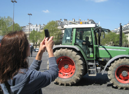photos-les-cerealiers-et-leurs-tracteurs-place-de-la-bastille-paris