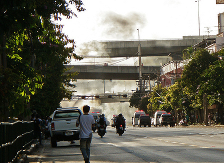 crise-thailandaise-les-journalistes-victimes-de-balles-perdues