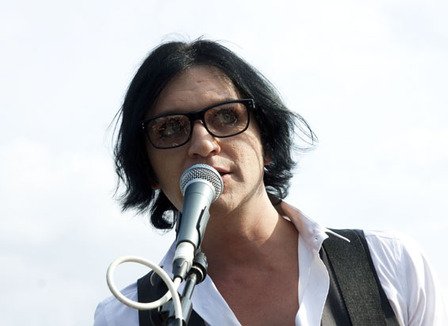 photos-placebo-en-concert-sur-les-toits-de-la-fnac-de-ternes-le-18-juin-a-paris