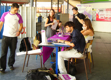 a-la-fac-de-jussieu-c-est-la-guerre-entre-la-smerep-et-la-lmde