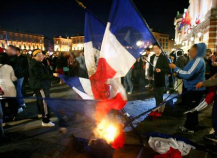 pourquoi-mam-est-elle-passee-par-un-decret-pour-punir-l-outrage-au-drapeau
