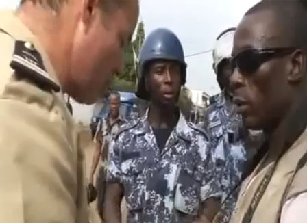 le-journaliste-togolais-avait-il-le-droit-de-prendre-en-photo-le-militaire-francais