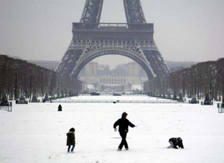 des-vols-dans-le-metro-parisien-la-neige-et-liu-xiabo-le-morning-refresher