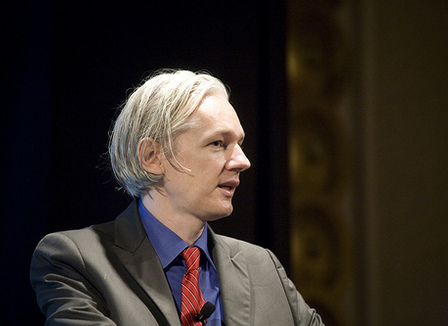 etienne-mougeotte-se-lache-sur-julian-assange