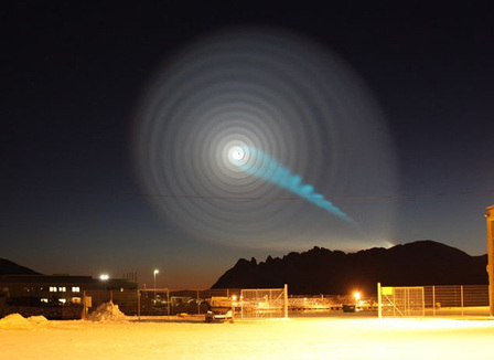 lueur-celeste-dans-le-ciel-norvegien-missile-russe-ou-ovnis-qui-poursuivent-obama